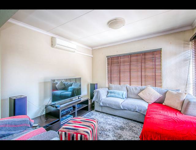 3 BEDROOM SIMPLEX FOR SALE IN FOURWAYS